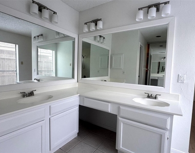 9826 Chiselhurst Drive - Photo Thumbnail 15