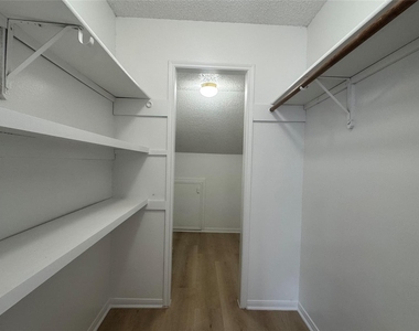 9826 Chiselhurst Drive - Photo Thumbnail 17