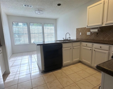9826 Chiselhurst Drive - Photo Thumbnail 10