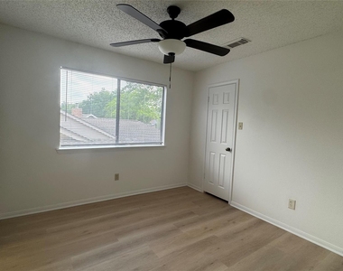 9826 Chiselhurst Drive - Photo Thumbnail 14