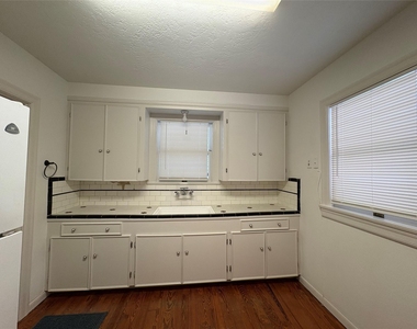 2011 33rd Street - Photo Thumbnail 12