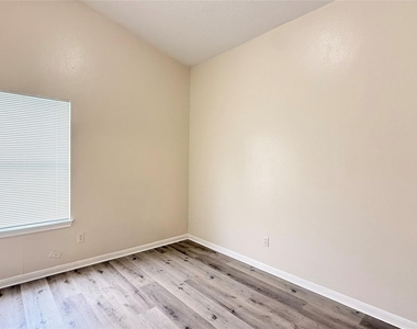 15821 Ridgecroft Road - Photo Thumbnail 11