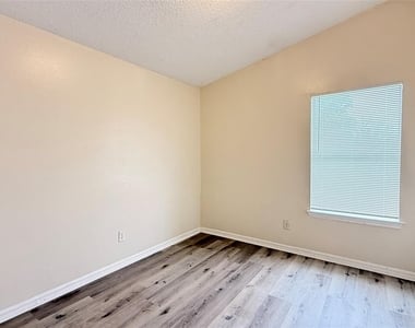 15821 Ridgecroft Road - Photo Thumbnail 10