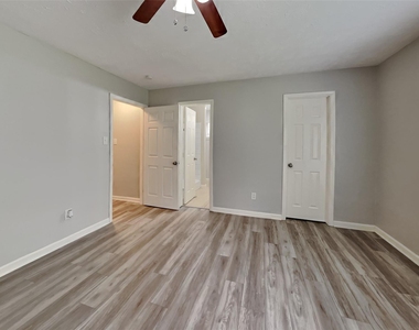1070 Red Rock Canyon Drive - Photo Thumbnail 7