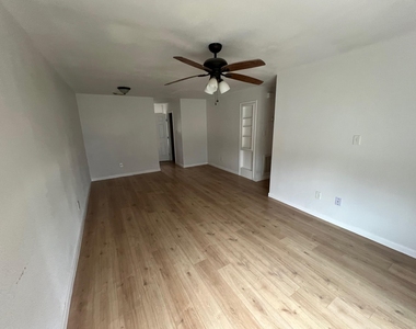3907 Cinnamon Cove Drive - Photo Thumbnail 5