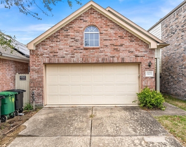13223 Southpoint Lane - Photo Thumbnail 4