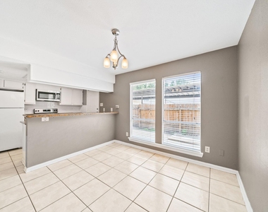 7716 Challie Lane - Photo Thumbnail 9