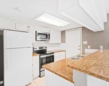 7716 Challie Lane - Photo Thumbnail 7
