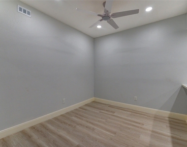 11711 Memorial Drive - Photo Thumbnail 8