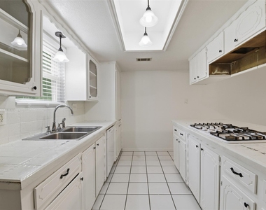 2115 Oak Shores Drive - Photo Thumbnail 15