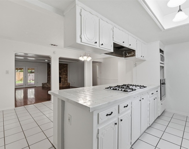 2115 Oak Shores Drive - Photo Thumbnail 13