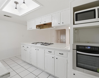 2115 Oak Shores Drive - Photo Thumbnail 14
