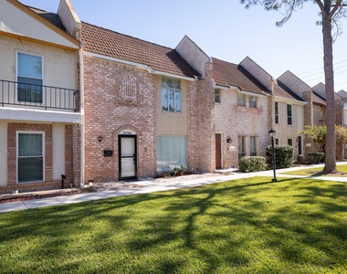 10788 Briar Forest Drive - Photo Thumbnail 24