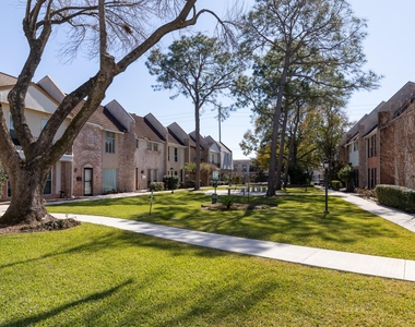 10788 Briar Forest Drive - Photo Thumbnail 23