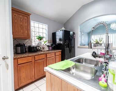 10306 Gerlach Street - Photo Thumbnail 11