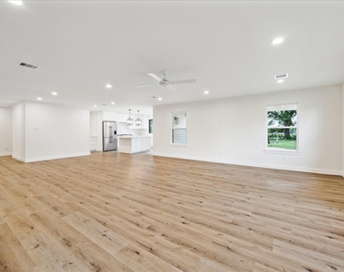 1935 Willow Road - Photo Thumbnail 9