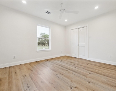 1935 Willow Road - Photo Thumbnail 23