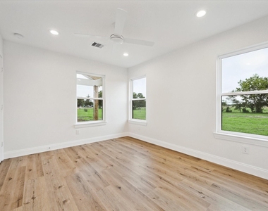 1935 Willow Road - Photo Thumbnail 25