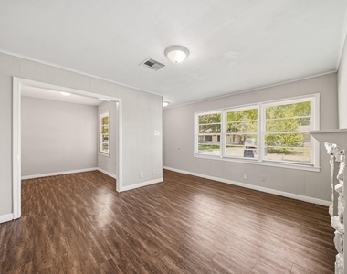 3025 Vance Avenue - Photo Thumbnail 4