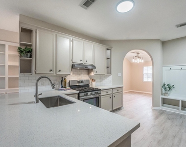 7115 Nickaburr Creek Drive - Photo Thumbnail 6