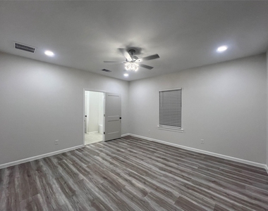 817 Center Street - Photo Thumbnail 17