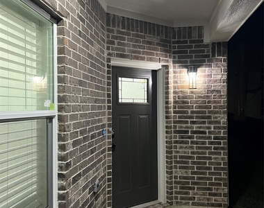 817 Center Street - Photo Thumbnail 34