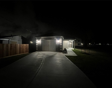 817 Center Street - Photo Thumbnail 35