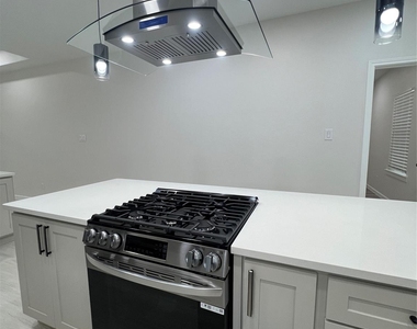 817 Center Street - Photo Thumbnail 14