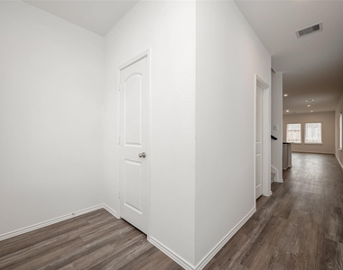 5619 Vintage Oakmont Drive - Photo Thumbnail 4