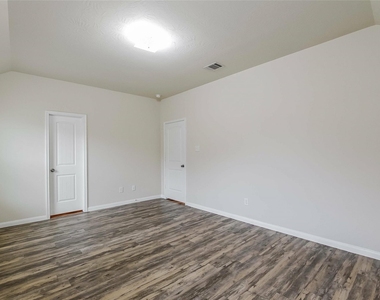 19047 Brescia Lane - Photo Thumbnail 4