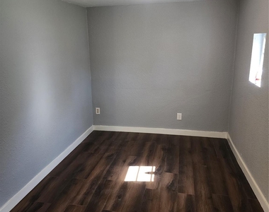 211 Avenue B - Photo Thumbnail 3