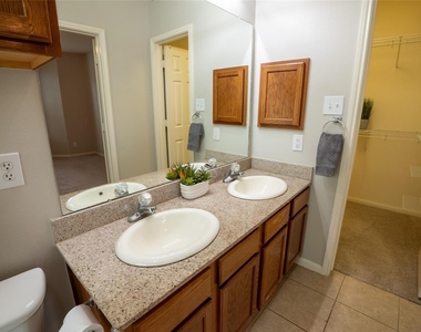 6607 Lake Woodlands Drive - Photo Thumbnail 24