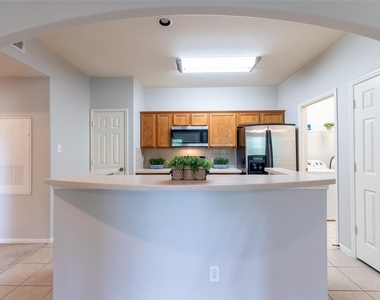 6607 Lake Woodlands Drive - Photo Thumbnail 5