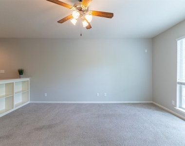 6607 Lake Woodlands Drive - Photo Thumbnail 16