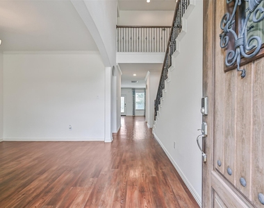 4511 Apple Point Lane - Photo Thumbnail 3