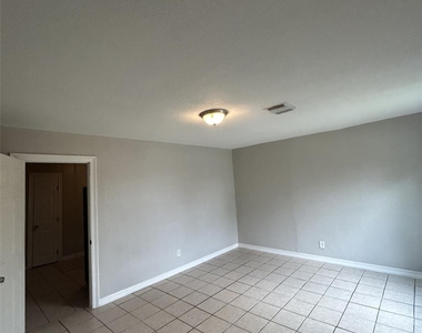 301 W Austin Avenue - Photo Thumbnail 1