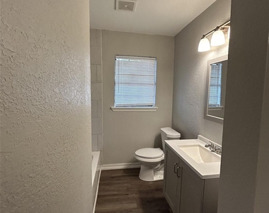 301 W Austin Avenue - Photo Thumbnail 5