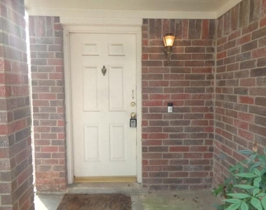 810 Oak West Drive - Photo Thumbnail 2