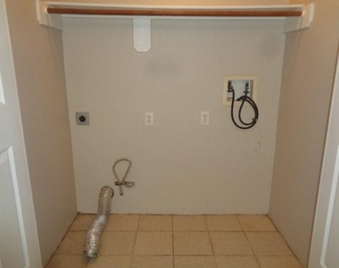 810 Oak West Drive - Photo Thumbnail 14