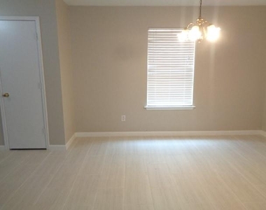 810 Oak West Drive - Photo Thumbnail 34