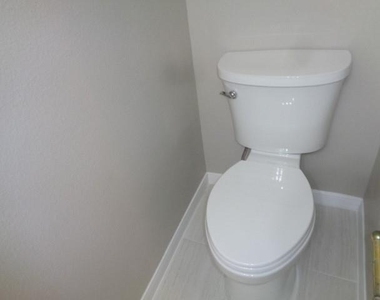 810 Oak West Drive - Photo Thumbnail 5