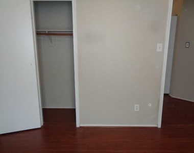 810 Oak West Drive - Photo Thumbnail 22