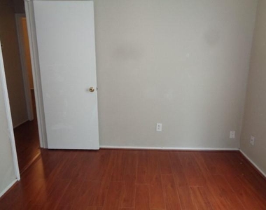 810 Oak West Drive - Photo Thumbnail 21