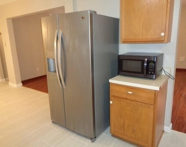 810 Oak West Drive - Photo Thumbnail 9