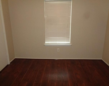 810 Oak West Drive - Photo Thumbnail 17