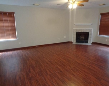 810 Oak West Drive - Photo Thumbnail 12