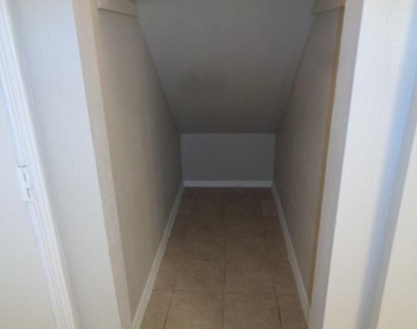 810 Oak West Drive - Photo Thumbnail 10