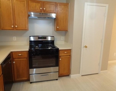 810 Oak West Drive - Photo Thumbnail 8
