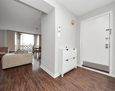 2333 Bering Drive - Photo Thumbnail 3