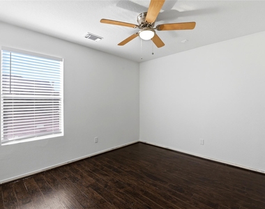 18427 Grove Brook Lane - Photo Thumbnail 32